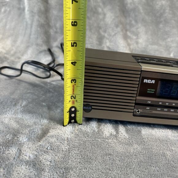 VINTAGE RCA Dual Alarm AM/FM Radio RP-3822 tested and works- Blue Display Light - Picture 8 of 13